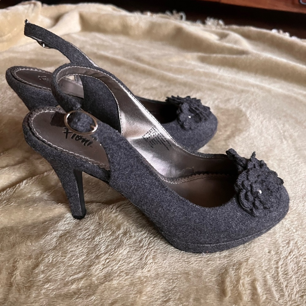 👠 Fioni Flannel Slingback Heels w/ Floral Detail Y2K — Gray — Sz 7.5